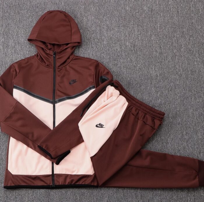 Conjunto Nike Tech Fleece Marrom